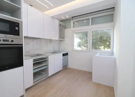 Apartamento Totalmente Remodelado T2 1º Andar com 2 Elevadores no Centro de Setúbal