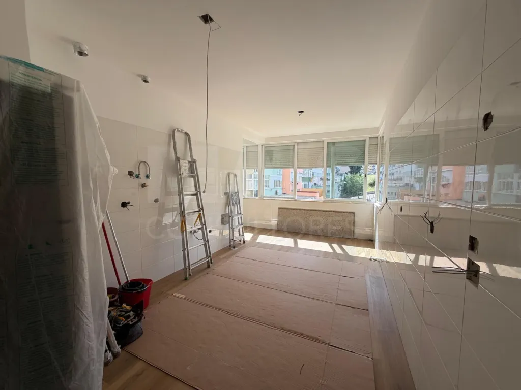 Apartamento T4 em Carnide