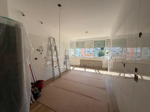 Apartamento T4 em Carnide