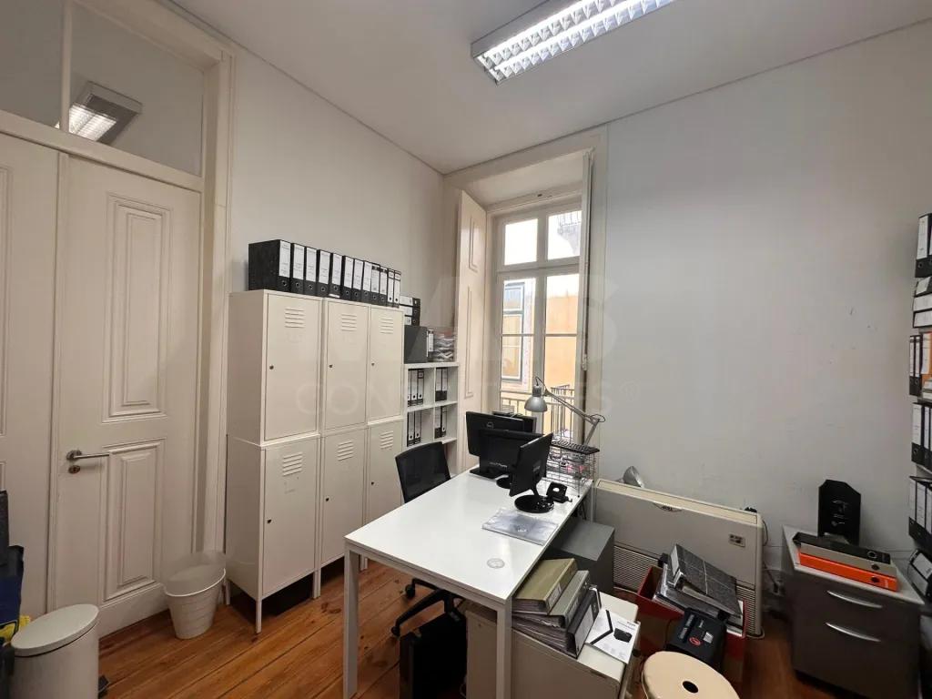 Office on Avenida 24 de Julho