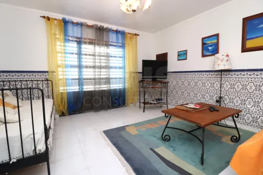 Excelente Moradia T3 com Box, Sótão e Terraço a 600 m da Praia Atouguia da Baleia