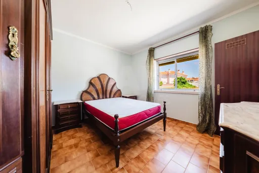2-Bedroom Apartment with Private Backyards and Garage, 900 m from São Bernardino Beach
