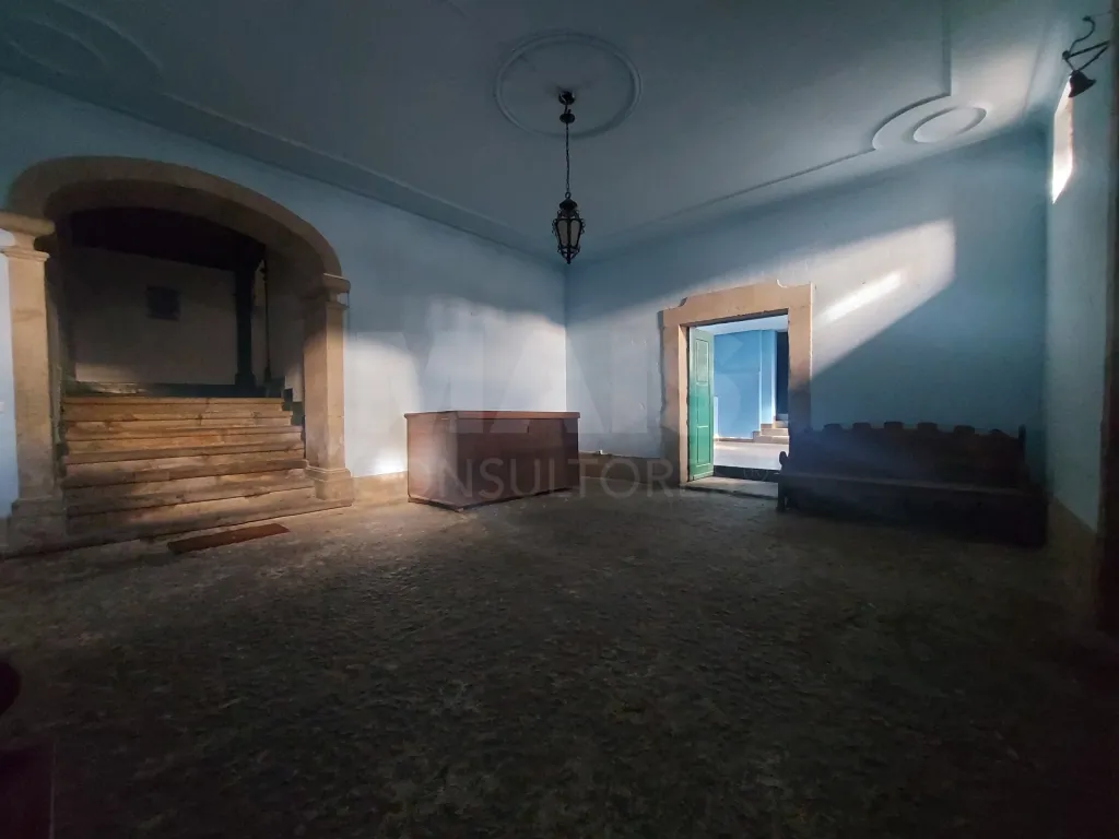 Casa Senhorial com Brazão em Coja- Arganil.