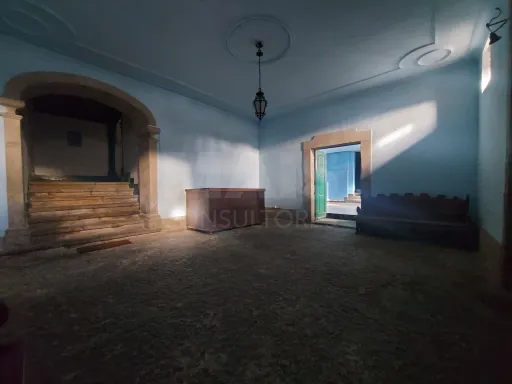 Casa Senhorial com Brazão em Coja- Arganil.