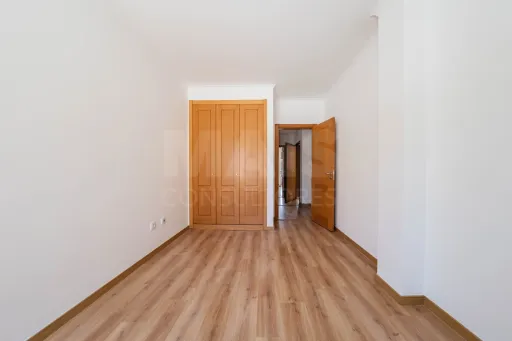 Apartamento T2 Semi-Novo | Terraço | Garagem | Bombarral