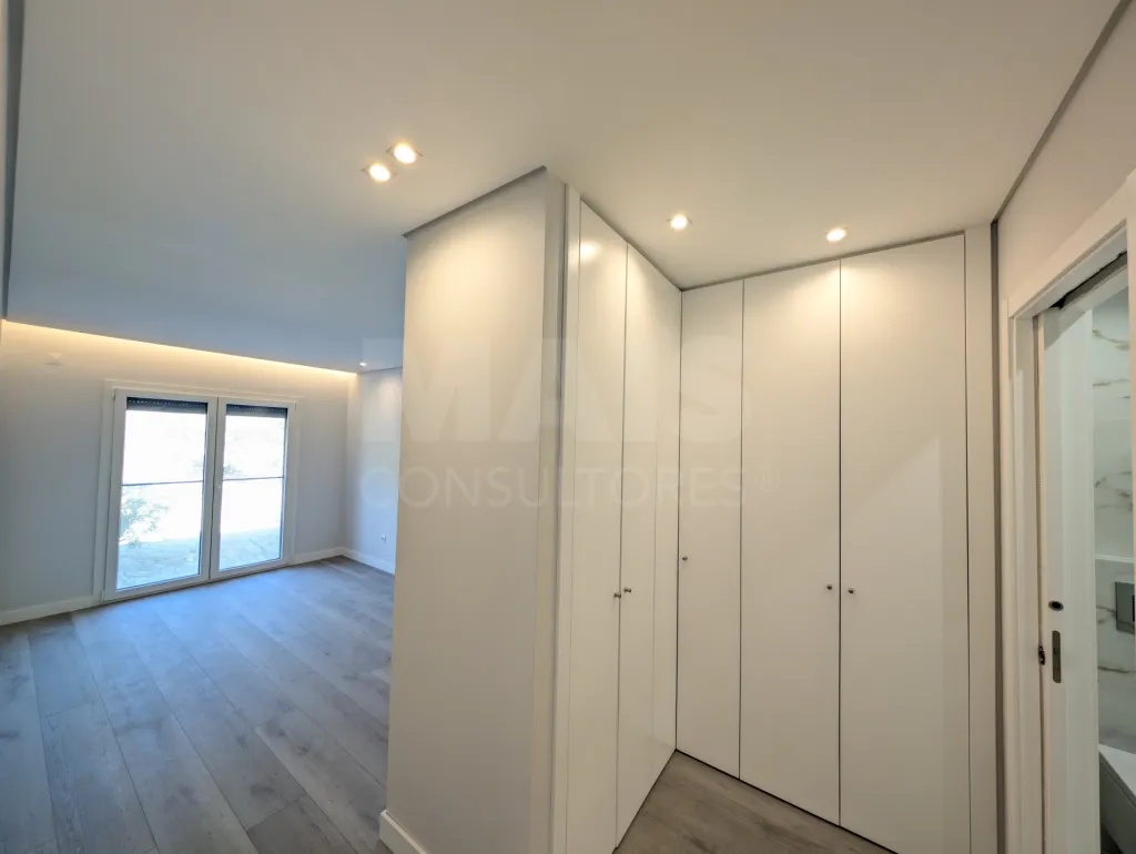 Urbanização Torres do Palácio, T3 com varanda 22,1 m2 e box de 34 m2