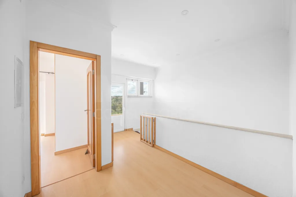 Moradia T6 Remodelada com Vista para a Serra de Montejunto