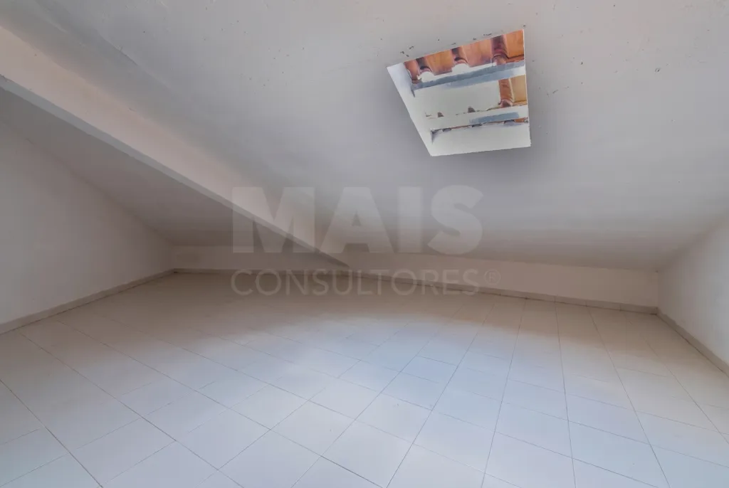 Apartamento T3 com parqueamento na Urbanização das Oliveirinhas em Samora Correia