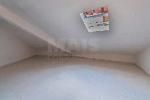 3-Bedroom Apartment with Parking in the Oliveirinhas Development in Samora Correia
