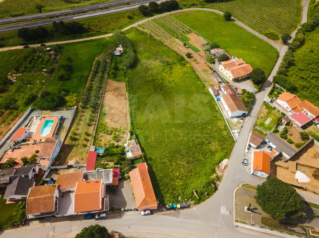 Terreno c/ 1.250m2 com projeto para 2 moradias