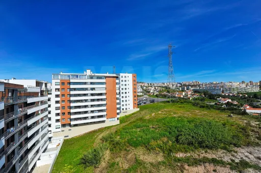 T3 + 1 Duplex com Box para 2 carros e Terraço | Colinas do Cruzeiro, Odivelas