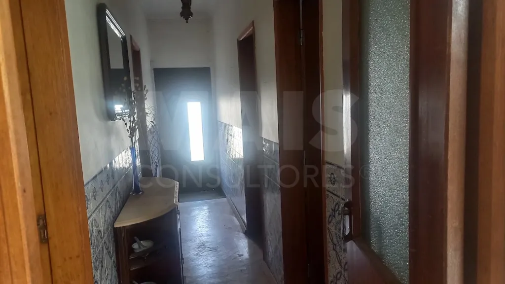 Moradia T2+1 para Remodelar com 676 m² de Terreno | Vila Chã de Ourique