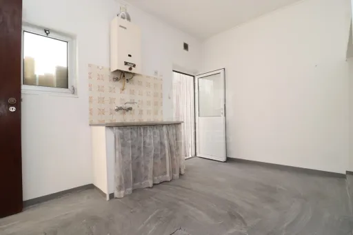 2-Bedroom Ground-Floor Apartment with Patio in Porto Alto