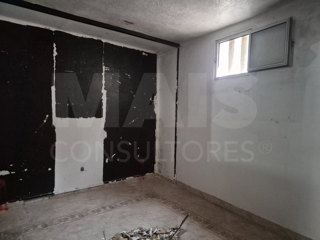 Oportunidade de Investimento em Vialonga – Moradia T2 para Remodelação