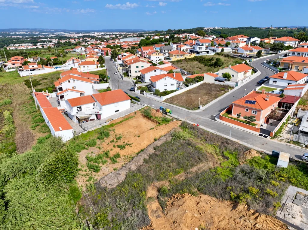 Lote Urbano para Moradia de 586 m2 | Gaeiras, Óbidos
