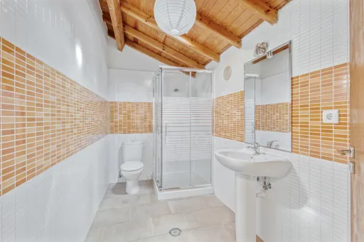 Moradia e dois Anexos T1 com piscina em Casais Mestre Mendo