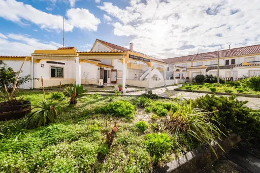 Café, Bar, Restaurante com 2 Salas e esplanada, a 50m da Praia!