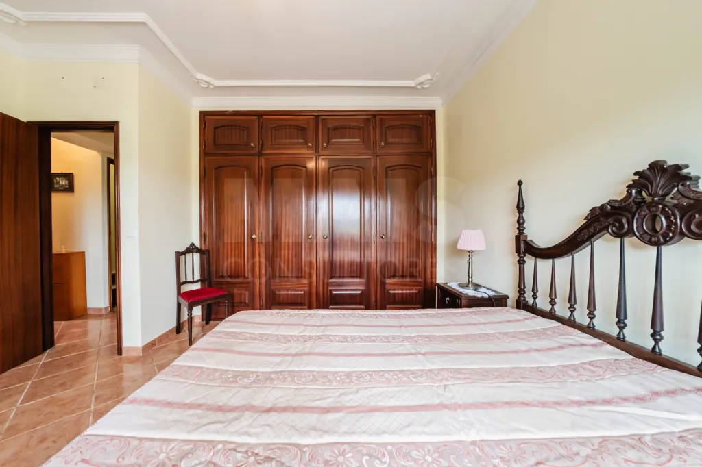 Moradia T5 com 2 Anexos em Terreno com mais de 1.400 m²