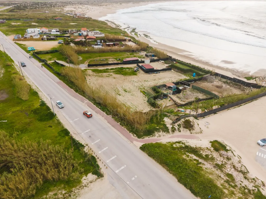 Terreno de 1980 m2 ao lado da praia.