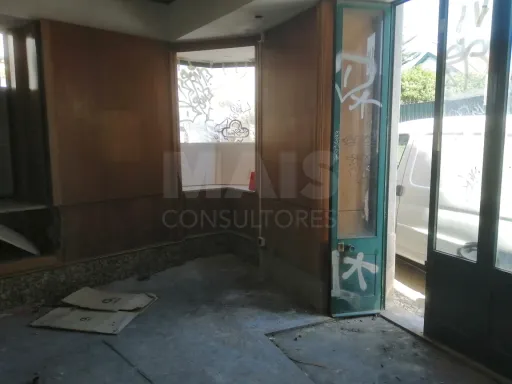 Prédio em Estoril a 100 mt do Casino para remodelação total