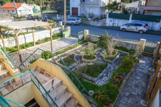 Quintinha com Moradia T2+1, em Sobral de Monte Agraço