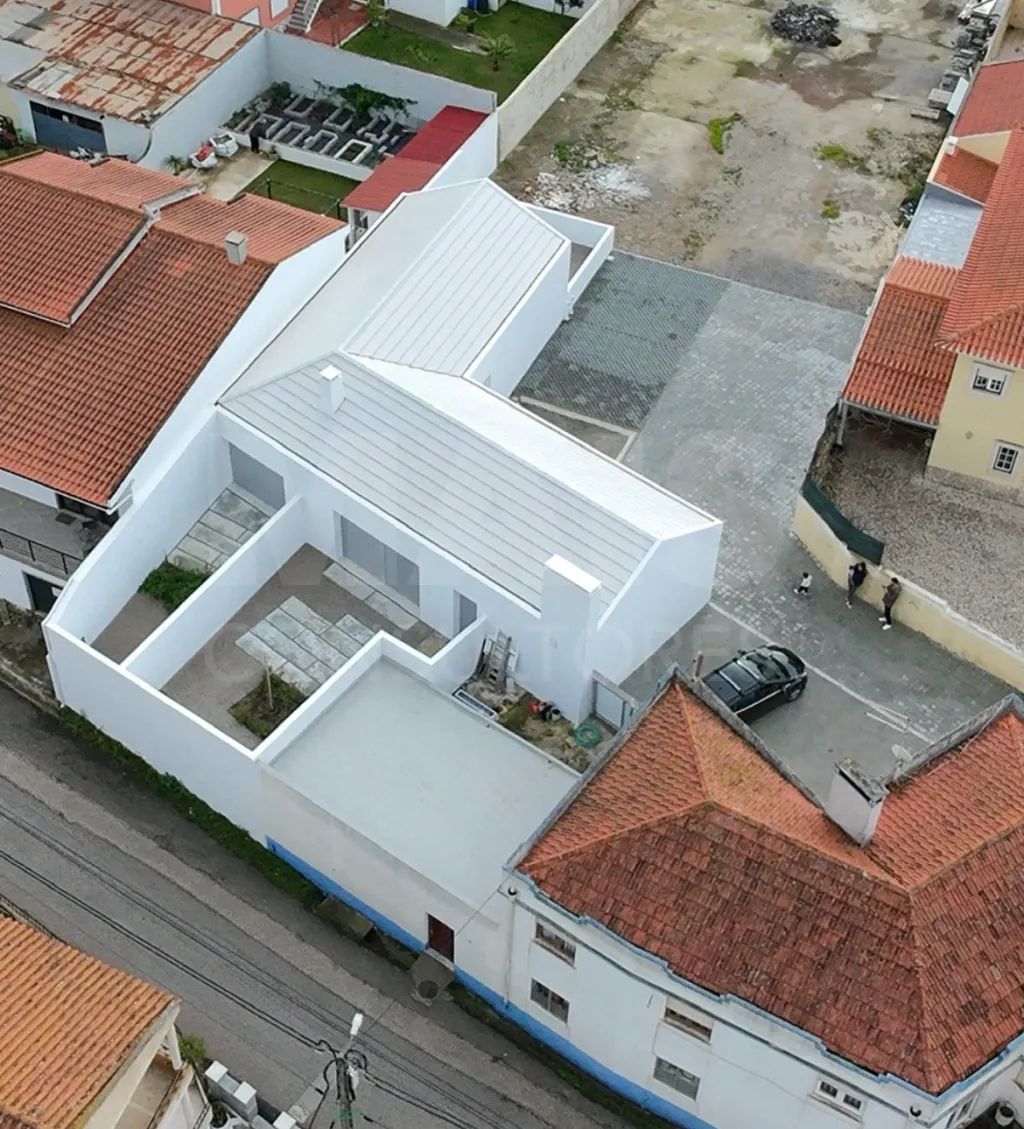 Moradia Térrea T2 com Logradouro e Estacionamento | Lourinhã