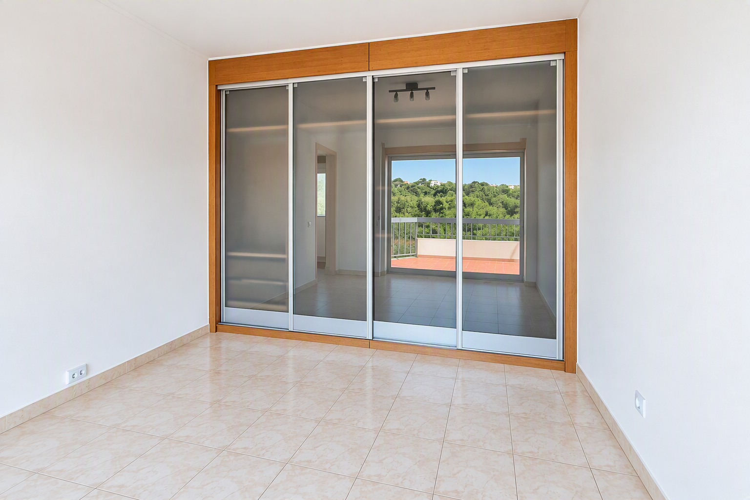 Apartamento com terraço e vista desafogada | Bairro do Pôr do Sol | Benedita