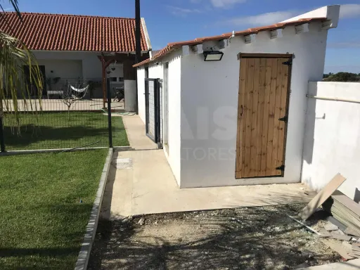 Quinta com moradia T4, piscina e anexos a 35 mint de Lisboa
