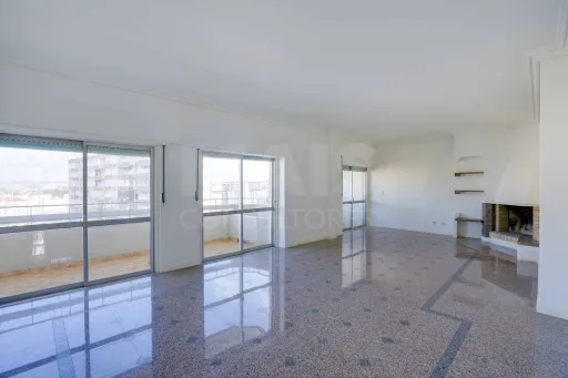 T5 no Lumiar - varandas e garagem