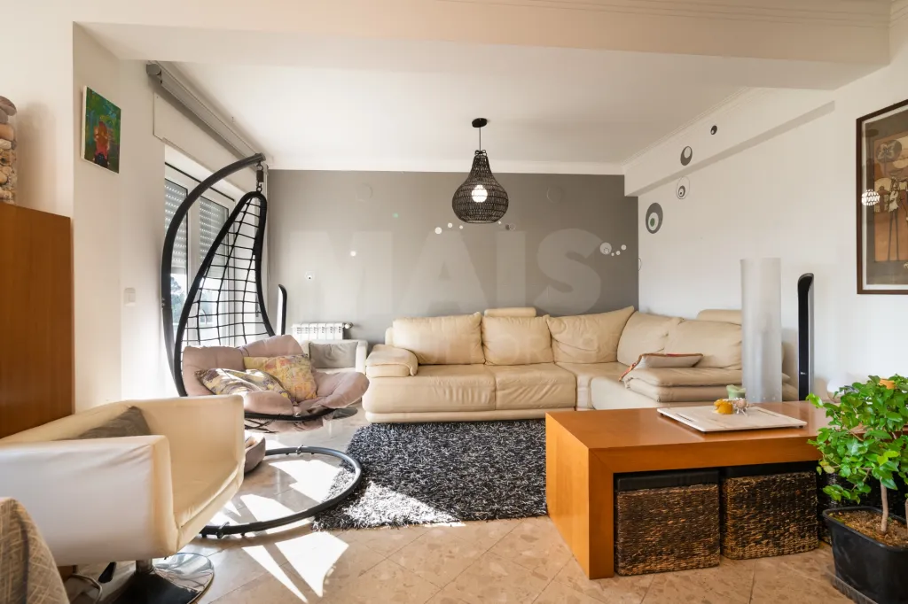 Apartamento T3 com Vista sobre o Rio Tejo