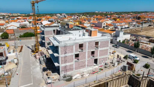 New 3-Bedroom Apartment, a 10-Minute Walk from Baleal Beach
