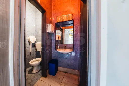 Imóvel Comercial no Centro de Peniche com Possibilidade de Conversão em Habitação