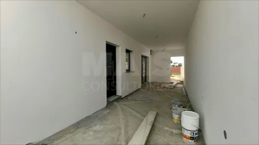 4 bedroom villa under construction w/ 1 Master Suite + 2 Suites, Garden & Parking !
