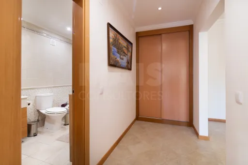 Andar de Moradia T4 com Terraço em Agualva-Cacém