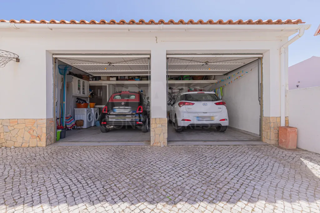 🏡✨ Moradia T4 em Alenquer com Piscina e Espaço de Convívio ao Ar Livre!