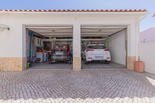🏡✨ Moradia T4 em Alenquer com Piscina e Espaço de Convívio ao Ar Livre!