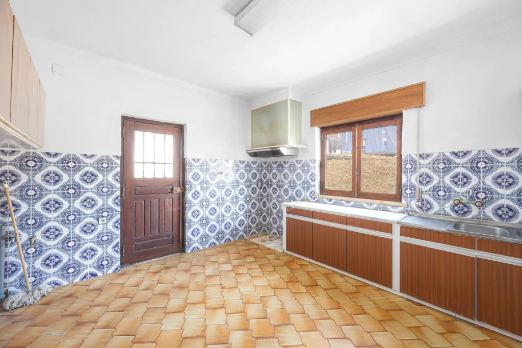 2-Bedroom House with Garage | 400 m² Lot | Ota – Alenquer