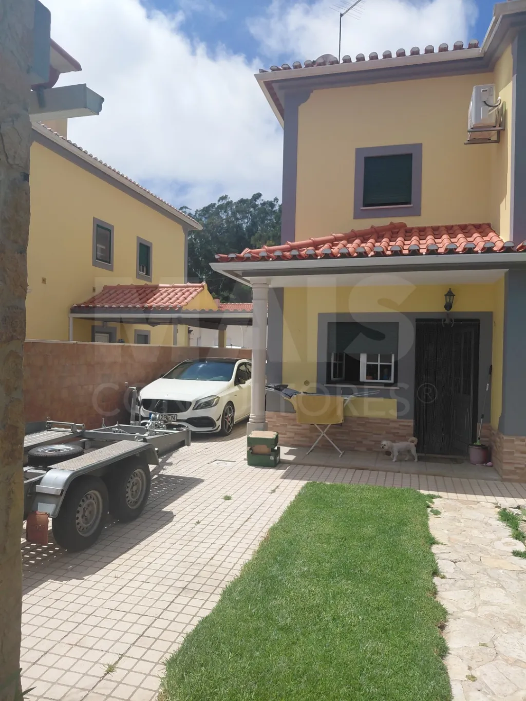 Moradia T4 com Jardim, Garagem e Churrasqueira no Centro de Olho Marinho – Óbidos