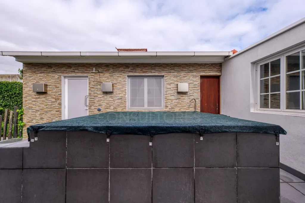 Moradia T3 Remodelada, Pronta a Habitar, com Ginásio, Anexo e Jardim