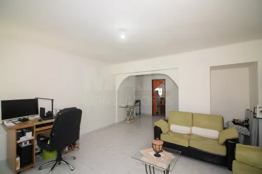 3 bedroom apartment in Carregado with generous areas