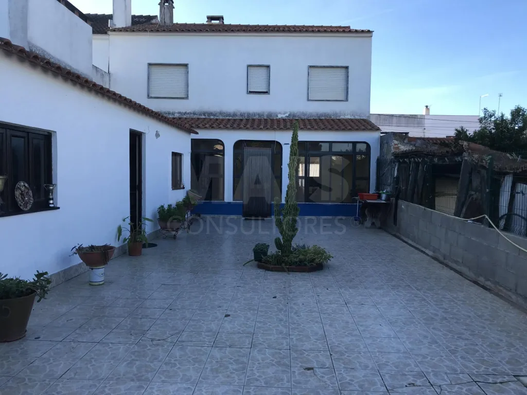 Moradia T4 com garagem e anexo a 1h15 de Lisboa