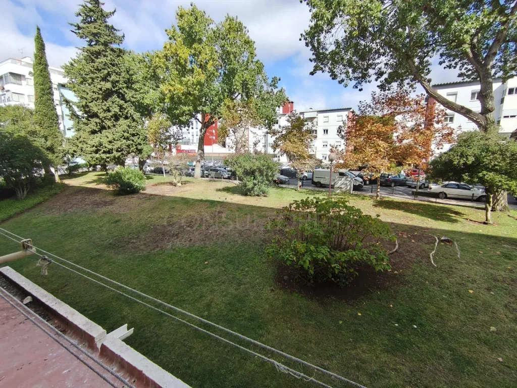 🏡 Apartamento T2 com Arrecadação em Oeiras – Conforto, Luz Natural e Localização Privilegiada!