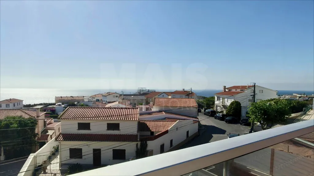 Ap. em Moradia T1+1, c/ Varanda, Vista Mar, Jacuzzi e Parqueamento !