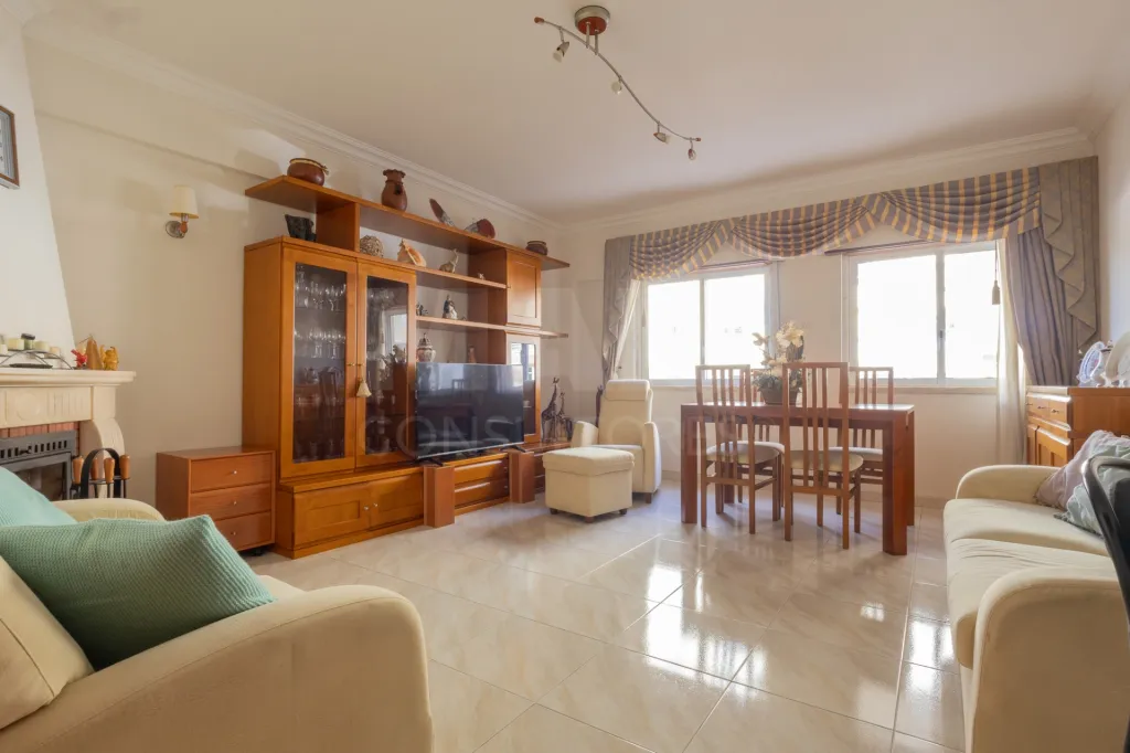One-bedroom apartment with a fireplace, balcony, and storage room — Agualva-Cacém, Anta area
