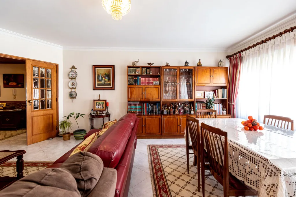 Apartamento T2 Av. de Fitares - Rinchoa - Rio de Mouro -Sintra