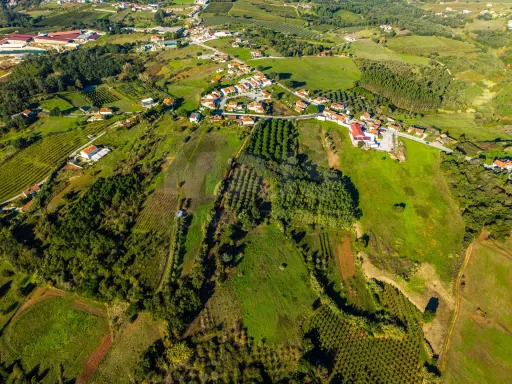Terreno Amplo com PIP Aprovado – Ideal para Moradia Contemporânea