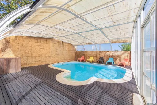 Moradia T4 com piscina coberta e garagem para duas viaturas em Samora Correia.