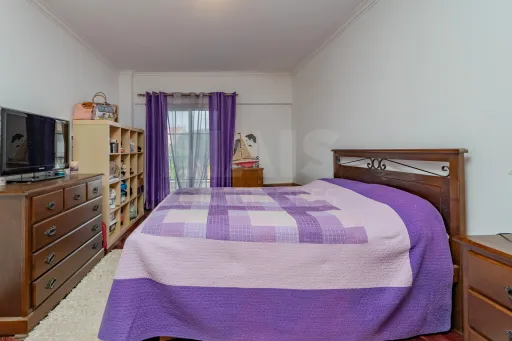 Apartamento T1 com parqueamento e arrecadação em Samora Correia