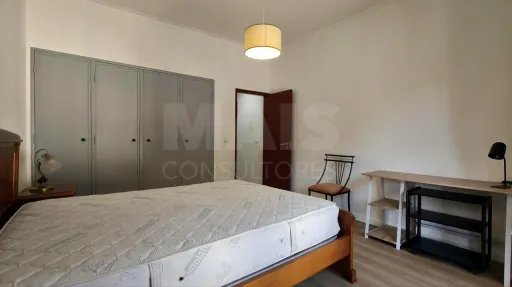Apartamento T2 com Terraço e Potencial | Centro das Caldas da Rainha