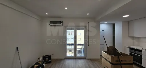 Renovated 2-Bedroom Apartment, Brand New, Dafundo